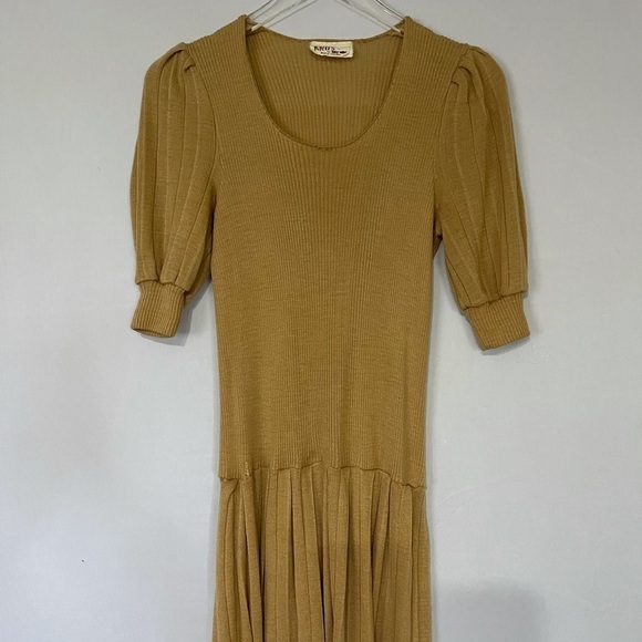 70S Ribbed Knit Vintage Dress w/ Puff Sleeves Gold 12 - Picture 7 of 15